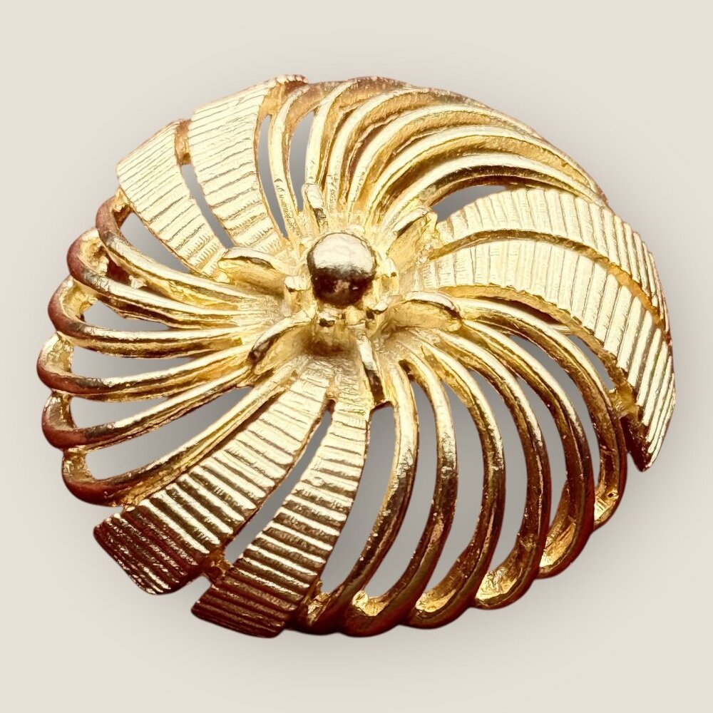 Vintage Signed Lisner Gold-Tone Swirl Dome 1.75 inch Brooch Pin Fashion Jewelry